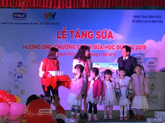 Ngày 26/2/2019 VP Milk tặng sữa cho gần 5.000 trẻ em tại 9 trường mầm non tỉnh Vĩnh Phúc nhằm hưởng ứng chương trình Sữa học đường của Chính phủ. Ảnh: VTV.vn. Ngày 26/2/2019 VP Milk tặng sữa cho gần 5.000 trẻ em tại 9 trường mầm non tỉnh Vĩnh Phúc nhằm hưởng ứng chương trình Sữa học đường của Chính phủ. Ảnh: VTV.vn.
