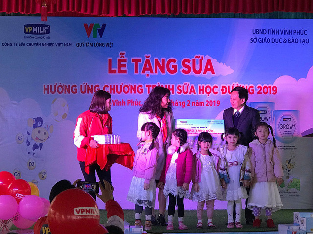 Ngày 26/2/2019 VP Milk tặng sữa cho gần 5.000 trẻ em tại 9 trường mầm non tỉnh Vĩnh Phúc nhằm hưởng ứng chương trình Sữa học đường của Chính phủ. Ảnh: VTV.vn. Ngày 26/2/2019 VP Milk tặng sữa cho gần 5.000 trẻ em tại 9 trường mầm non tỉnh Vĩnh Phúc nhằm hưởng ứng chương trình Sữa học đường của Chính phủ. Ảnh: VTV.vn.
