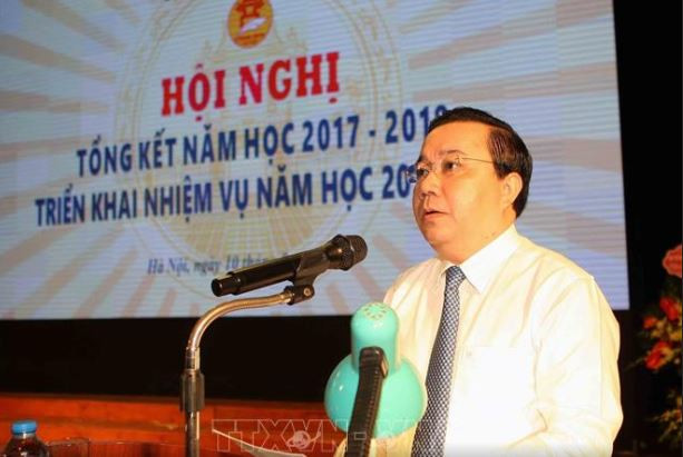 Giám đốc Sở Giáo dục và Đào tạo Hà Nội Chử Xuân Dũng tại lễ tổng kết năm học 2017-2018, ngày 10/8/2018. Ảnh: Thanh Tùng / TTXVN.