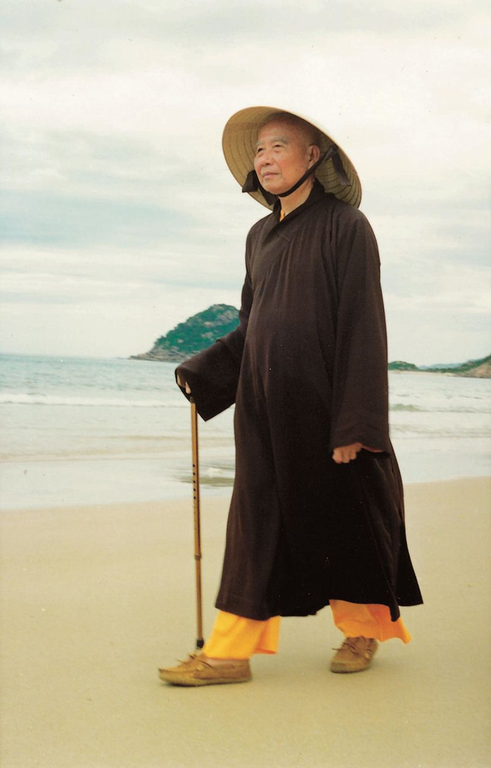 Hòa thượng Thích Thanh Từ, bậc danh tăng của Phật giáo Việt Nam đương đại từng nhiều lần thống thiết khuyên răn hàng tăng ni, Phật tử nghiêm cẩn tu hành theo Chính pháp của Đức Phật, bài trừ tệ nạn mê tín dị đoan. Ảnh: Búp Sen.