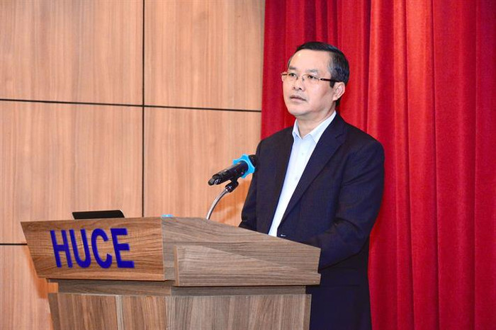 Thứ trưởng Nguyễn Văn Phúc nhấn mạnh, việc phát triển ứng dụng AI phải đảm bảo giữ gìn bản sắc, văn hóa truyền thống dân tộc. Ảnh: Bộ Giáo dục và Đào tạo Thứ trưởng Nguyễn Văn Phúc nhấn mạnh, việc phát triển ứng dụng AI phải đảm bảo giữ gìn bản sắc, văn hóa truyền thống dân tộc. Ảnh: Bộ Giáo dục và Đào tạo