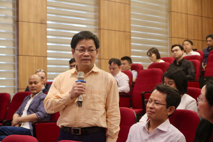 Giáo sư, Tiến sĩ Nguyễn Thanh Thủy (Trường Đại học Công nghệ, Đại học Quốc gia Hà Nội) trao đổi ý kiến tại hội thảo. Ảnh: DN IMG_7506.jpeg