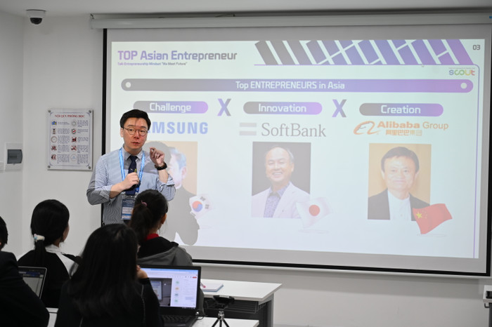 Sinh viên tham gia các lớp học về kỹ năng mềm và khởi nghiệp.JPG