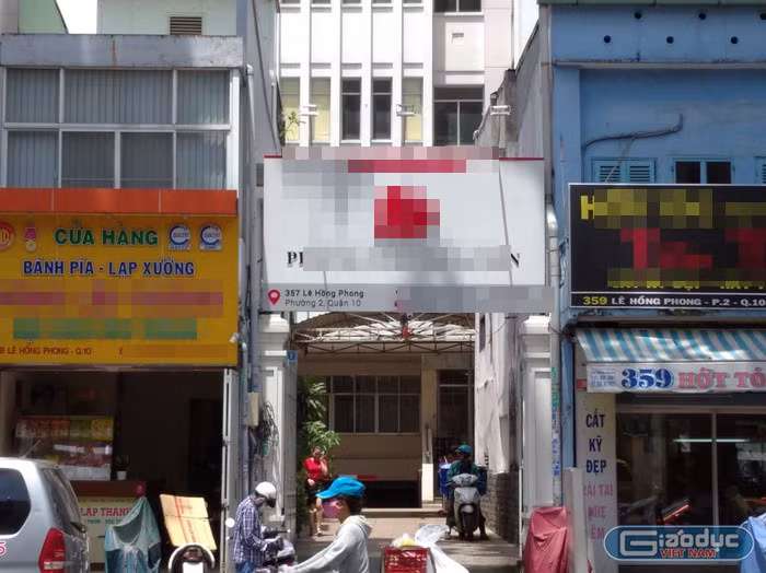 Địa chỉ 357 Lê Hồng Phong, phường 2, quận 10, Thành phố Hồ Chí Minh là của một đơn vị khác. Người dân sống xung quanh địa chỉ này không thấy tồn tại phân hiệu của trường Cao đẳng Phú Châu tại địa chỉ này. (Ảnh: N.H)