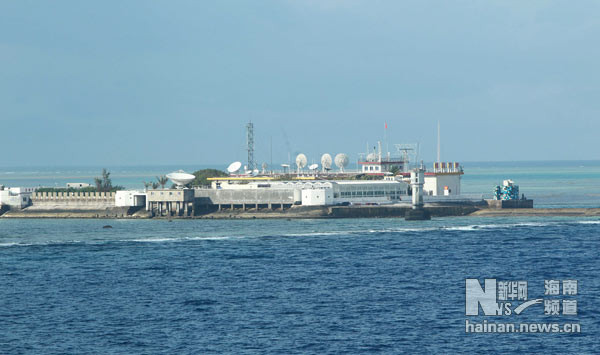 Hình ảnh mới nhất về hệ thống công sự, cơ sở hạ tầng hiện đại quân Trung Quốc vừa tăng cường trên Đá Chữ Thập. Ảnh PV Tân Hoa Xã chụp tháng 7/2012