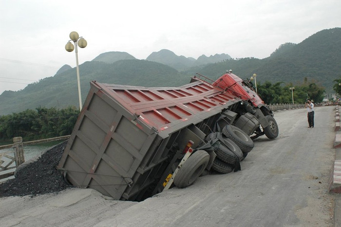 Cầu Thanh Liên, Dương Sơn, Quảng Đông sập ngày 8/8/2009 Cầu Thanh Liên, Dương Sơn, Quảng Đông sập ngày 8/8/2009