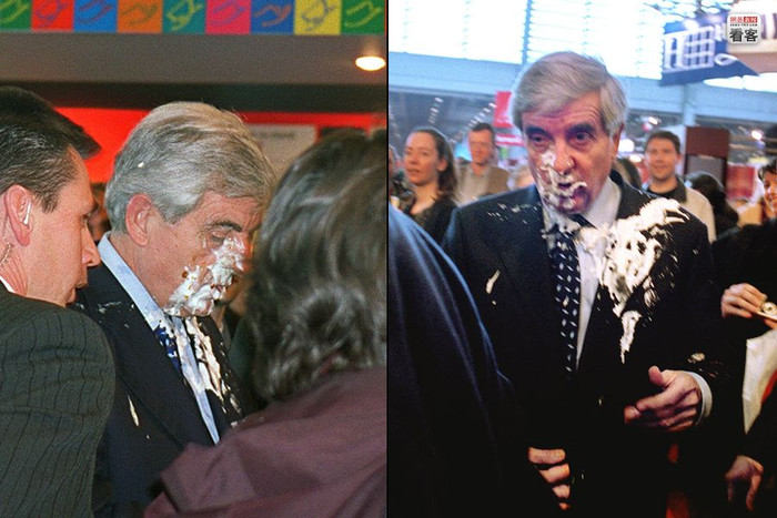 Jean - Pierre Scotia, lãnh đạo đảng cánh tả Pháp bị phụt tương củ cải vào mặt ngày 24/3/2002 Jean - Pierre Scotia, lãnh đạo đảng cánh tả Pháp bị phụt tương củ cải vào mặt ngày 24/3/2002