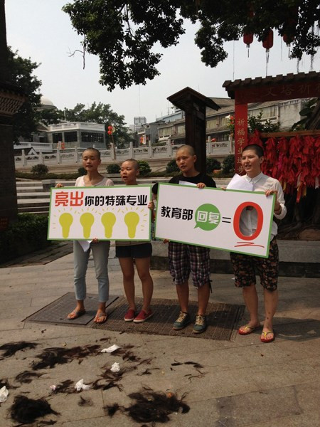 Đành để mất mái tóc xanh