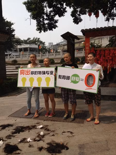 Đành để mất mái tóc xanh