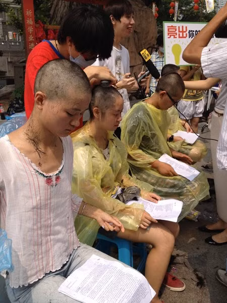 Bằng hành động, kêu gọi sự đồng thuận và ủng hộ của cộng đồng