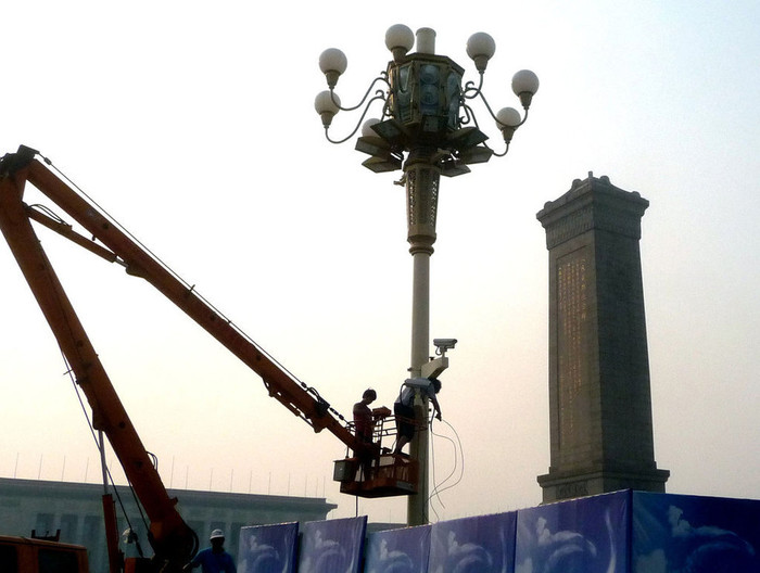 Sơn sửa cột đèn