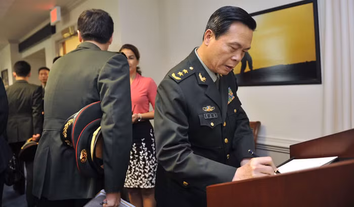 Ông Sái Anh Đĩnh tranh thủ bổ sung nội dung trước khi hội đàm với Thứ trưởng Quốc phòng Mỹ