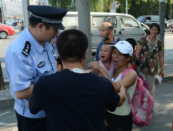 Thời gian gần đây xuất hiện tình trạng một số phụ nữ Trung Quốc phản ứng thái quá đối với Nhật Bản xung quanh vấn đề chủ quyền nhóm đảo Senkaku/Điếu Ngư trên biển Hoa Đông Thời gian gần đây xuất hiện tình trạng một số phụ nữ Trung Quốc phản ứng thái quá đối với Nhật Bản xung quanh vấn đề chủ quyền nhóm đảo Senkaku/Điếu Ngư trên biển Hoa Đông