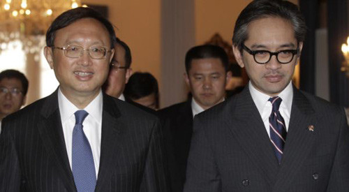 Sau những nỗ lực không mệt mỏi nhằm hàn gắn ASEAN của Indonesia, Ngoại trưởng Trung Quốc lập tức công du Jakarta để thắt chặt quan hệ hơn nữa với Indonesia