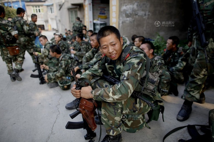 Đại quân khu Thành Đô cũng phái 1 đơn vị hỗ trợ truy bắt Chu Khắc Hoa Đại quân khu Thành Đô cũng phái 1 đơn vị hỗ trợ truy bắt Chu Khắc Hoa