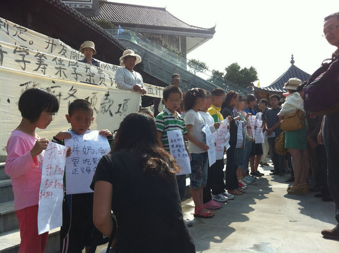 Những người nông dân bị dồn tới đường cùng khi gặp phải các chủ đầu tư, chủ doanh nghiệp ăn cắp tiền lương của họ Những người nông dân bị dồn tới đường cùng khi gặp phải các chủ đầu tư, chủ doanh nghiệp ăn cắp tiền lương của họ