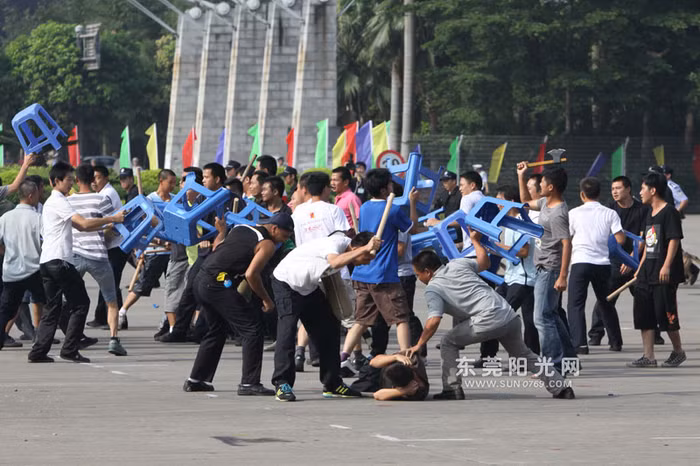 Quang cảnh diễn tập chống bạo loạn
