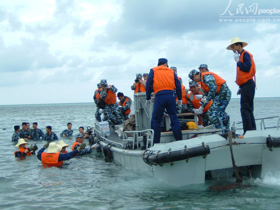 Các hoạt động tiếp tế cho lính đồn trú trái phép trên Đá Châu Viên