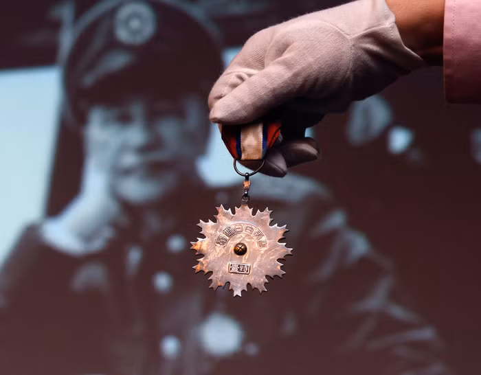 Bộ Quốc phòng Đài Loan cho rằng tấm huân chương này đang nằm trong quan tài Tưởng Giới Thạch ở Đại Khuê, Đài Loan