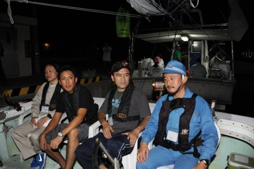 Những người Nhật Bản hy vọng được đón bình minh, ngắm mặt trời mọc sau đảo Senkaku sáng sớm hôm nay