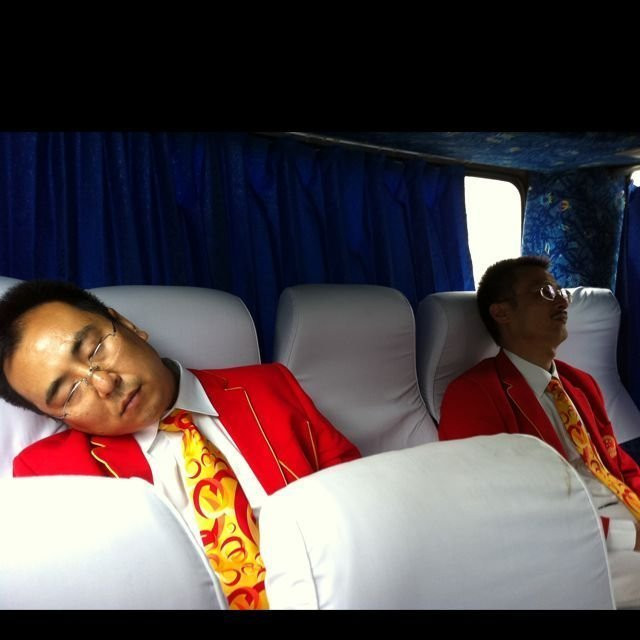 Trên xe về Bắc Kinh dự lễ mừng công đoàn thể thao Trung Quốc