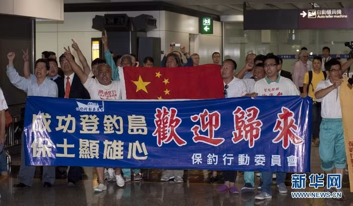 14 người Hồng Kông đổ bộ lên đảo Senkaku hôm 15/8 được chào đón "như những người anh hùng" khi trở về từ Nhật Bản