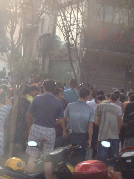 Xúm quanh hiện trường