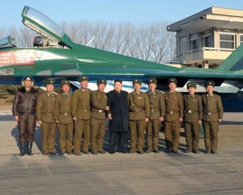 Ông Kim Jong-un thị sát đoàn phòng không - không quân 1017 ngày 30/1 vừa qua (ảnh tư liệu) Ông Kim Jong-un thị sát đoàn phòng không - không quân 1017 ngày 30/1 vừa qua (ảnh tư liệu)