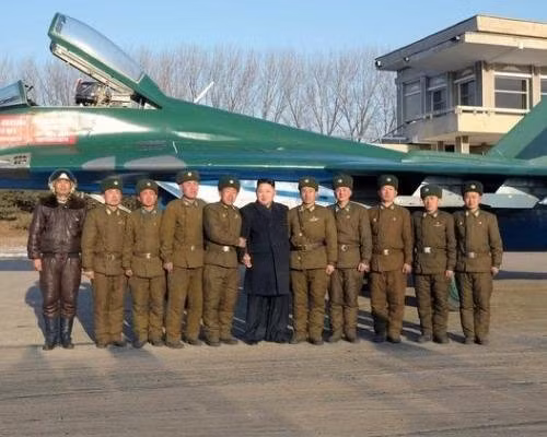 Ông Kim Jong-un thị sát đoàn phòng không - không quân 1017 ngày 30/1 vừa qua (ảnh tư liệu) Ông Kim Jong-un thị sát đoàn phòng không - không quân 1017 ngày 30/1 vừa qua (ảnh tư liệu)