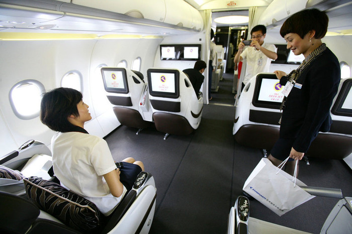 Bên trong khoang máy bay dành cho VIP Bên trong khoang máy bay dành cho VIP