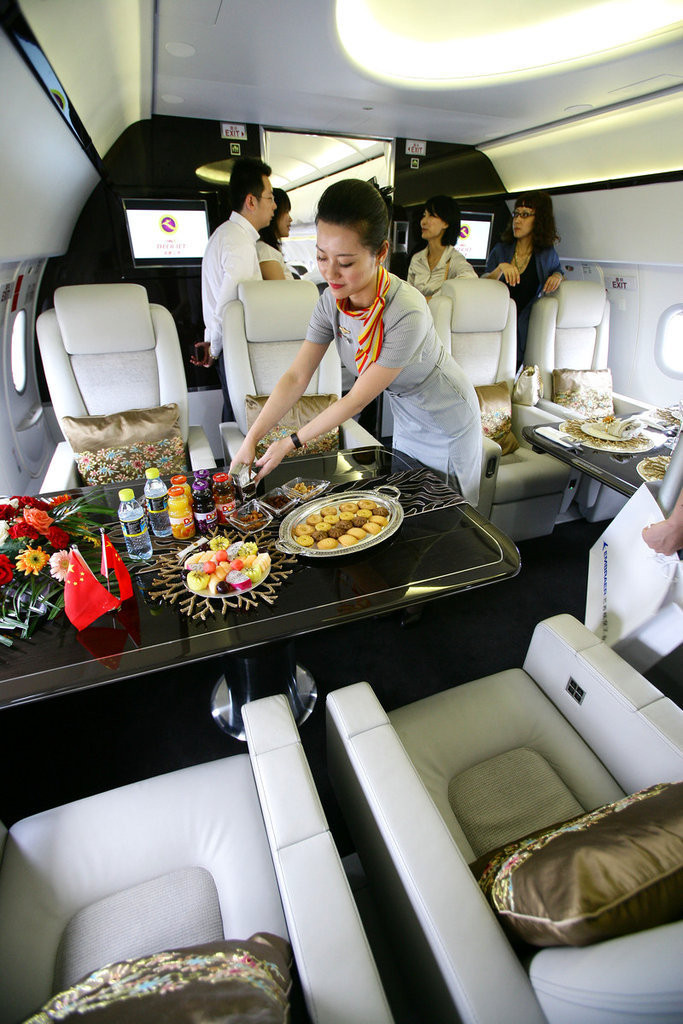 Toàn bộ máy bay được thiết kế để phục vụ các thương nhân, chính khách và người có tiền Toàn bộ máy bay được thiết kế để phục vụ các thương nhân, chính khách và người có tiền