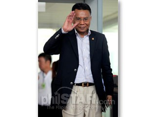 Ông Hos lặng lẽ rời Philippines ngày hôm qua và thể hiện sự lưu luyến đối với đất nước sở tại