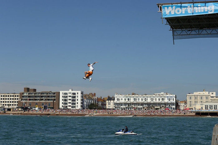 Có người "bay" không cần cánh