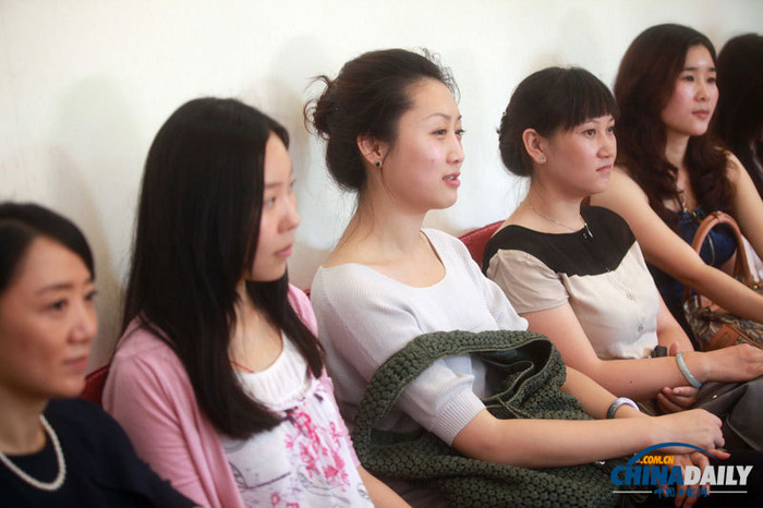 Những cô gái trẻ, những phụ nữ đã luống tuổi cũng đều bị hấp dẫn bởi cửa ải "đại gia" Những cô gái trẻ, những phụ nữ đã luống tuổi cũng đều bị hấp dẫn bởi cửa ải "đại gia"