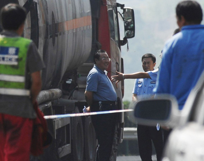 Dương Đạt Tài cười tươi rói khi chỉ đạo khắc phục hậu quả tai nạn kinh hoàng làm 36 người chết