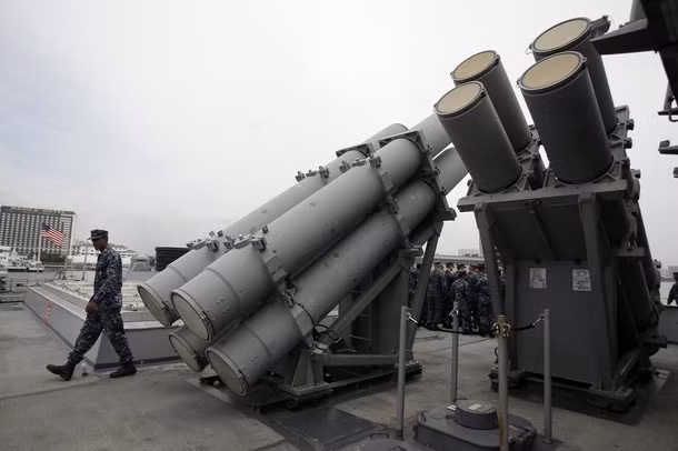 Khu trục hạm USS Milius cập cảng Philippines đúng lúc Biển Đông căng thẳng Khu trục hạm USS Milius cập cảng Philippines đúng lúc Biển Đông căng thẳng