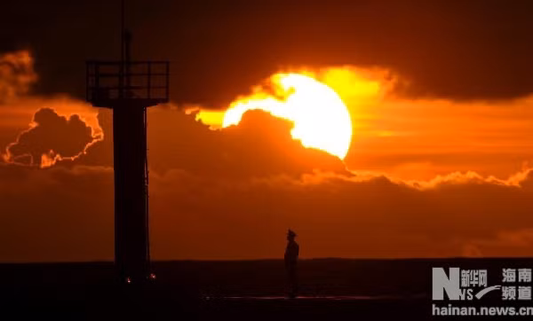 Đèn biển Trung Quốc xây dựng trái phép trên đảo Phú Lâm, Hoàng Sa