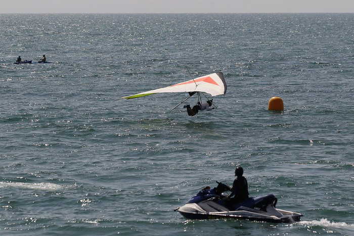 Gần chạm đích 100 m