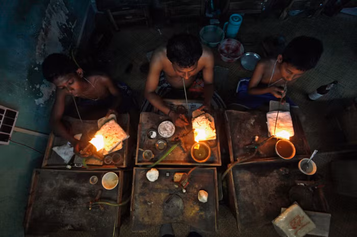 Những cậu bé "ngửi hơi vàng" từ khi còn nhỏ