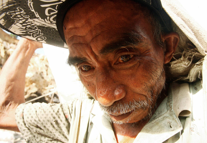 Đội đất lọc quặng đãi vàng Đội đất lọc quặng đãi vàng