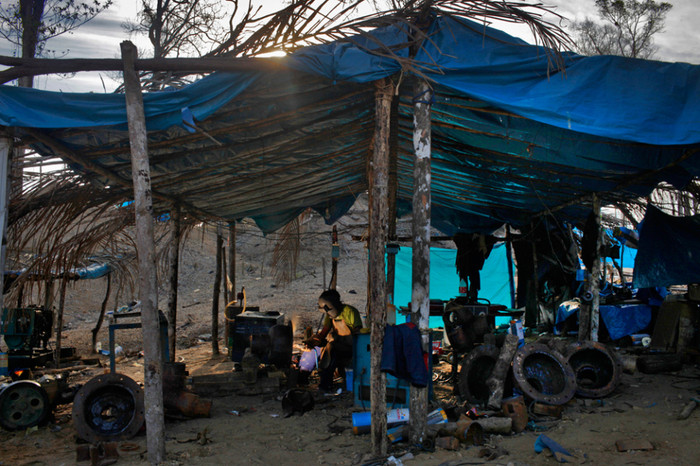 Luyện vàng ngay tại mỏ Luyện vàng ngay tại mỏ