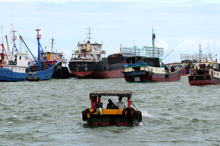 Và tiềm ẩn những âm mưu cần làm rõ Và tiềm ẩn những âm mưu cần làm rõ