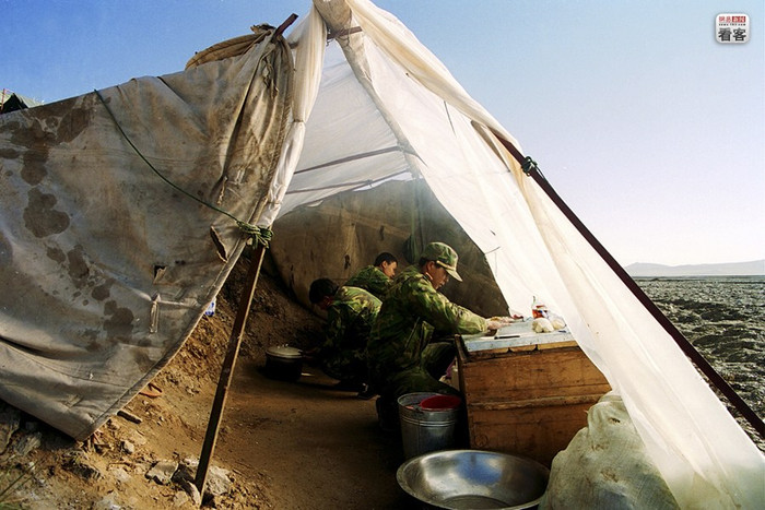 Đãi quặng tìm vàng