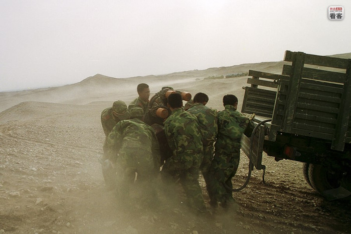 Tìm kiếm quặng vàng