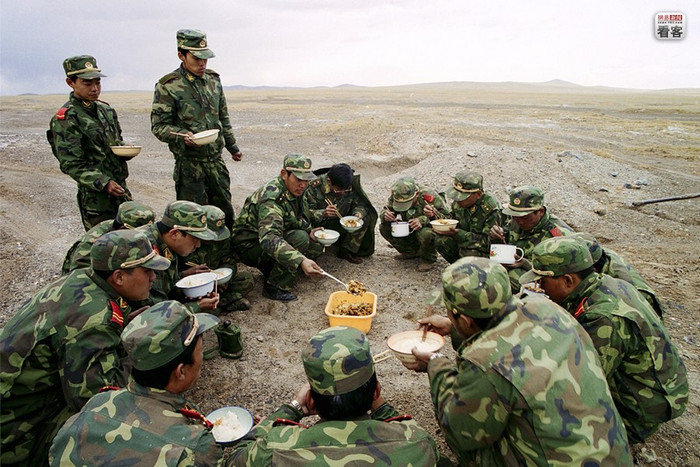 Lực lượng đào vàng bí mật trong giờ ăn trưa