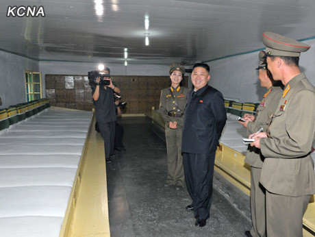 Thăm quan doanh trại đơn vị Thăm quan doanh trại đơn vị