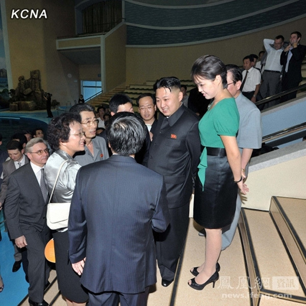 Đệ nhất phu nhân Bắc Triều Tiên xuất hiện trên báo chí đã và đang làm thay đổi ít nhiều hình ảnh về Bắc Triều Tiên Đệ nhất phu nhân Bắc Triều Tiên xuất hiện trên báo chí đã và đang làm thay đổi ít nhiều hình ảnh về Bắc Triều Tiên