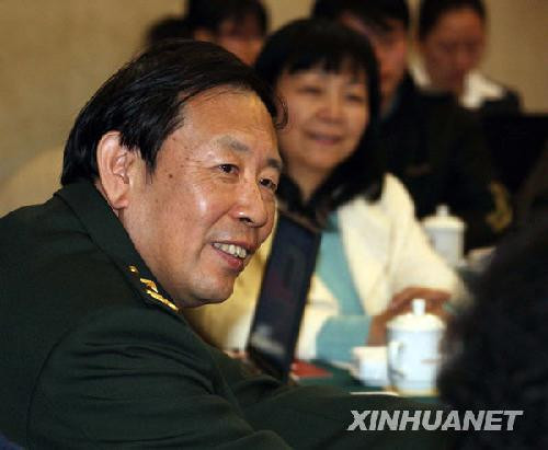 La Viện thường xuyên trở thành khách mời của các chương trình thời sự, bình luận trực tiếp, diễn đàn online về vấn đề Biển Đông với quan điểm hết sức manh động, hiếu chiến và bóp méo sự thật La Viện thường xuyên trở thành khách mời của các chương trình thời sự, bình luận trực tiếp, diễn đàn online về vấn đề Biển Đông với quan điểm hết sức manh động, hiếu chiến và bóp méo sự thật