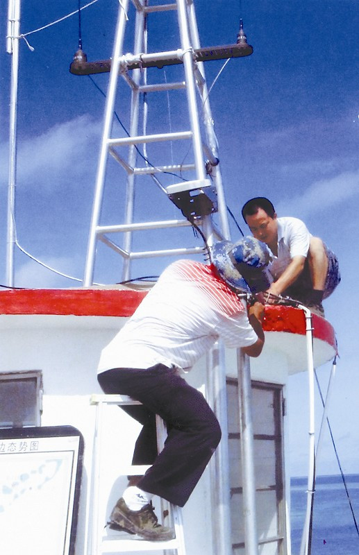 Quân Trung Quốc đang lắp đặt các thiết bị viễn thông thu phát sóng di động