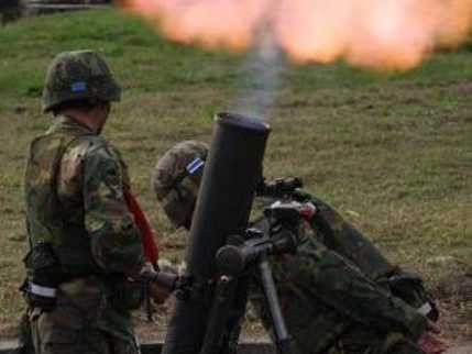 Cối truy kích 120 mm Đài Loan trang bị cho lính đồn trú trái phép trên đảo Ba Bình, Trường Sa thuộc chủ quyền Việt Nam (ảnh: NowNews Đài Loan) Cối truy kích 120 mm Đài Loan trang bị cho lính đồn trú trái phép trên đảo Ba Bình, Trường Sa thuộc chủ quyền Việt Nam (ảnh: NowNews Đài Loan)